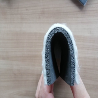 電子交聯聚(ju)乙烯墊複合(he)納米二氧化(huà)矽保溫氈