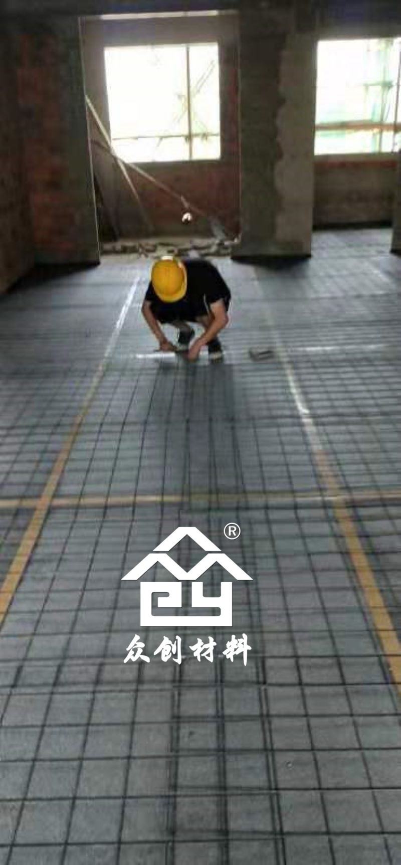 HKS改性(xing)聚丙烯(xi)保溫隔(gé)聲闆現(xiàn)場施工(gōng)現場-鋪(pù)設鋼絲(sī)網片