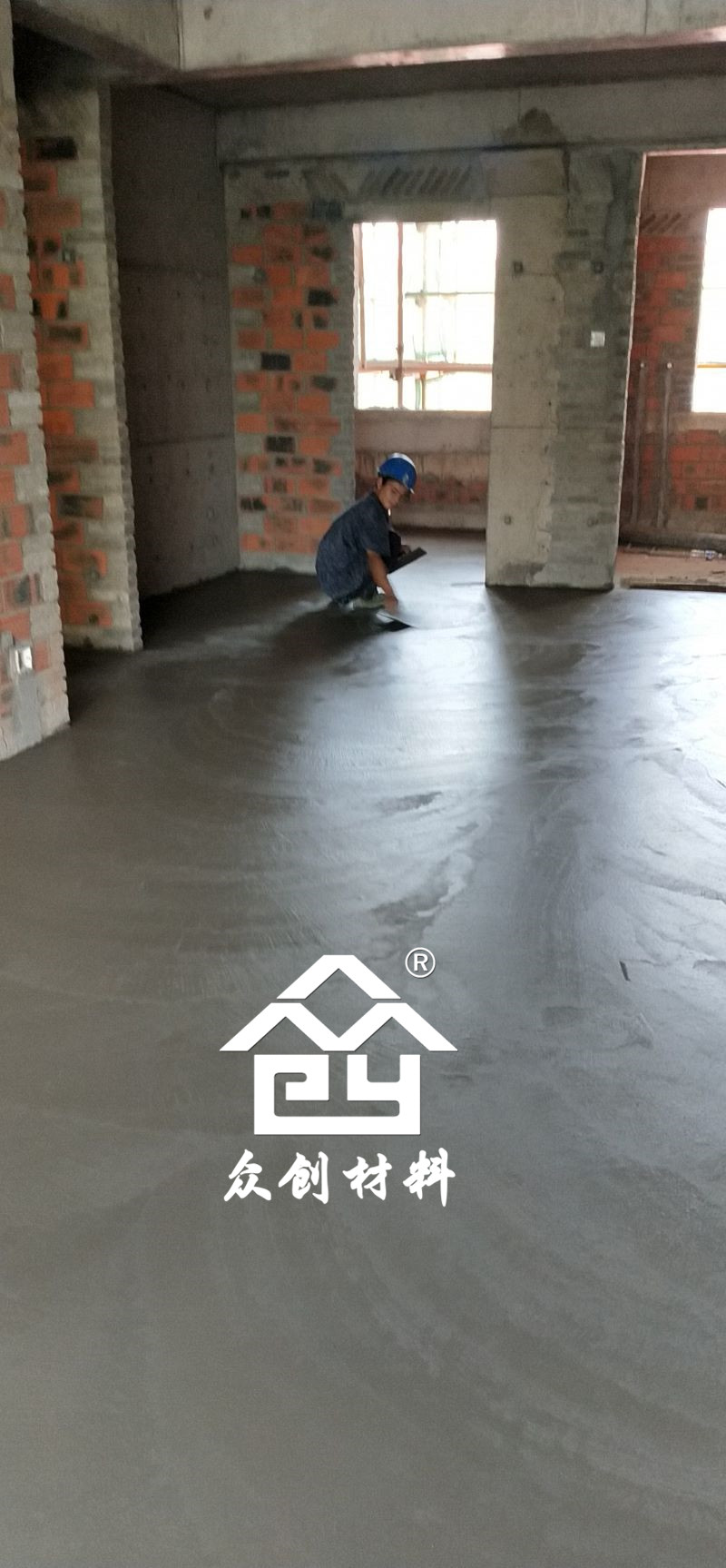 HKS改性聚丙(bing)烯保溫隔聲闆現(xian)場施工現場-抹平(píng)